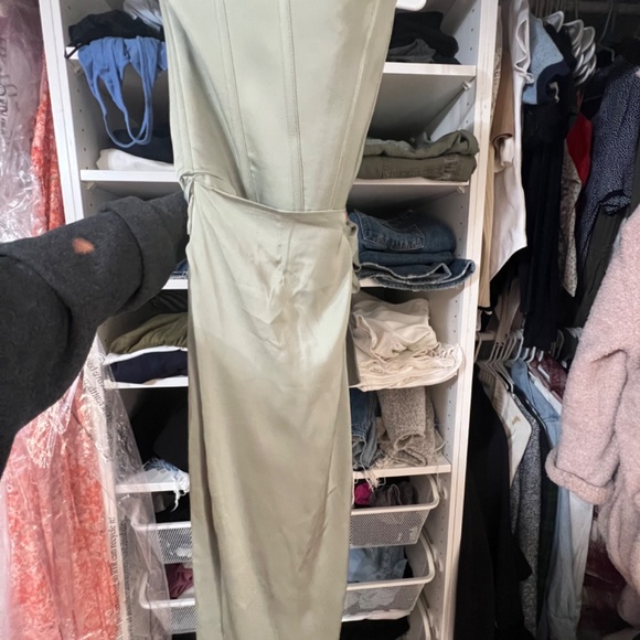 V Chapman June Gown - Picture 5 of 8